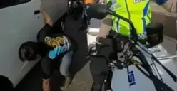 Polisi tegur pengendara mobil yang buang puntung rokok sembarangan (Sumber: Instagram @hilmyalx | Foto: Instagram @hilmyalx)