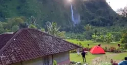 Rumah Abah Jajang di Cianjur, Jawa Barat, yang viral dan ditawar hingga Rp 2,5 miliar. (Sumber : Instagram @tukang_ulinn5)