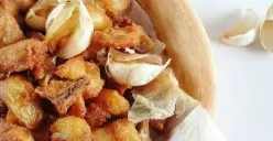 Ilustrasi ayam goreng bawang putih. (Sumber : Freepik)