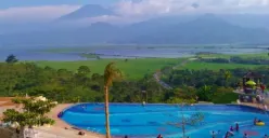 Eling Bening, Kolam renang dengan pemandangan 12 puncak gunung (Sumber : instagram eling bening)