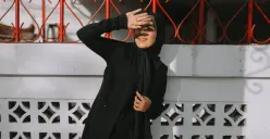 Tips Atasi Rambut Lepek Saat Pakai Hijab, Jangan Lakukan Hal Ini