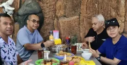 Sri Mulyani saat menikmati soto di Soto Pak Man Semarang. (Sumber : instagram/smindrawati)