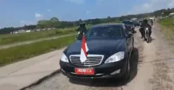Spesifikasi mobil Mercedez Bens mobil dinas Jokowi yang dipakai kunjungi ruas jalan di Lampung (Sumber : Twitter @PaltiWest)