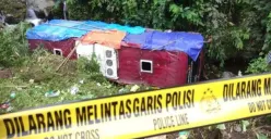 Kondisi terkini bus merah yang masuk ke jurang di kawasan Wisata Guci,Tegal, Jawa Tengah. (Sumber : Antara)