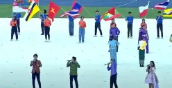 Salah satu kejadian tak terduga di pembukaan SEA Games 2023 Kamboja saat pengibaran bendera Indonesia terbalik (Sumber : Twitter)