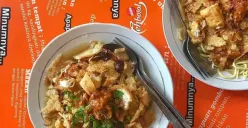 Info Harga dan Jam Buka Mie Kopyok Pak Dhuwur di Semarang, Laris Manis Diburu Wisatawan