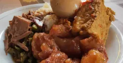 Nasi Koyor atau Sego Gudeg Koyor di Warung Makan Nasi Koyor Kota Lama Semarang. (Sumber : Instagram @deteksi)