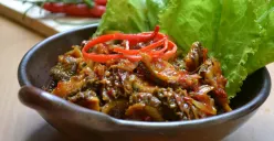 Masakan khas Semarang, Babat Gongso. (Sumber : travellingyuk.com)