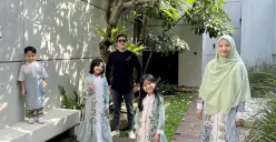 Foto Desta dan keluarga saat lebaran 2023. (Sumber : instagram/desta80s)