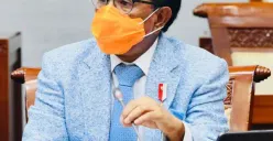 Pakai Rompi Pink, Johnny G Plate Jadi Tersangka Kasus Korupsi