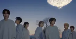 Boygroup ENHYPEN pada video klip Bite Me. (Sumber : YouTube HYBE LABELS)