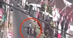 Video CCTV Detik-detik Penjual Bakso di Mijen Semarang Disenggol Ojol hingga Tersiram Kuah Bakso