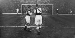 Arsenal menjadi tim sepak bola pertama yang menggunakan nomor punggung pemain tahun 1928 (Sumber : Twitter @classicshirts)