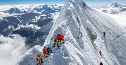 Gunung Everest yang merupakan gunung tertinggi di dunia (Sumber : Twitter @EverestToday)