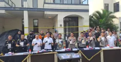 Polisi ungkap barang bukti tangkapan dari pabrik ekstasi di Semarang dan Tangerang, Jumat 2 Juni 2023. (Sumber : Dok Divisi Humas Polri)