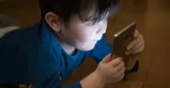 Jangan Biarkan Anak Main Smartphone Tanpa Pengawasan Jika Tak Ingin Alami 4 Hal Ini