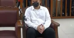 Shane Lukas saat di kursi pesakitan ruang sidang Pengadilan Negeri Jakarta Selatan (Sumber : KompasTV)