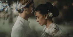 Adinia Wirasti menikah dengan Michael Wahr, pria bule Australia, Jumat 9 Juni 2023. (Sumber : Instagram @adiniawrst)