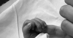 Song Joong Ki resmi jadi ayah. (Sumber : Twitter)