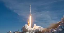 Roket meluncurkan satelit dari SpaceX di Florida (Sumber : SpaceX)