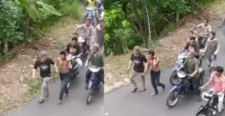 Video detik-detik maling gas melon di Pati diarak warga setelah sempat dihajar hingga babak belur, Senin 19 Juni 2023. (Sumber : Instagram @pati.ngabz)
