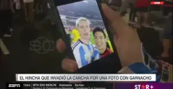Nekat Terobos Masuk ke Lapangan Usai Laga Indonesia vs Argentina, Pria Ini Pamer Foto Selfie dengan Alejandro Garnacho
