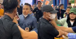 Komplotan copet HP di PRJ digeruduk ramai-ramai oleh pengunjung PRJ Kemayoran, Jumat 23 Juni 2023. (Sumber : TikTok @girl71192)