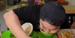 YouTuber Nex Carlos membuat sejumlah netizen terhibur karena insiden yang ia alami saat mereview makanan. (Sumber : YouTube Nex Carlos)