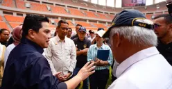 Erick Thohir ketika melakukan sidak ke Stadion JIS bersama Menteri PUPR (Sumber : Twitter @erickthohir)