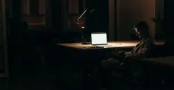 6 Kelebihan Seorang Introvert di Tempat Kerja yang Tidak Dimiliki Orang Lain, Kamu Banget?