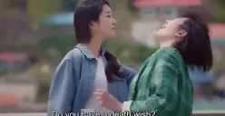 Ko Moonyoung (Seo Yeaji) saat mengumpat di drama Korea, Its Okay to Not Be Okay. (Sumber : YouTube tvN)