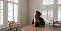 Ilustrasi | Kesehatan mental seorang ayah perlu diperhatikan meski mereka merasa tidak memerlukannya. (Sumber : Pexels/Andrew Neel)