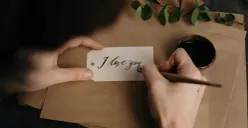 Ilustrasi zodiak yang mudah jatuh cinta. (Sumber : Pexels/cottonbro studio)