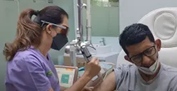 Menghapus tato permanen dengan cara laser di klinik. (Sumber : YouTube  Agnessa Rustamadji)