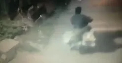 Terekam CCTV aksi maling motor sebakulnya di Pasar Genuk, Senin 17 Juli 2023. (Sumber : Instagram @infokejadiansemarang.new)