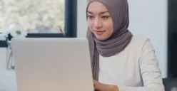 Ilustrasi | Tools AI Untuk review jurnal ilmiah praktis bagi mahasiswa (Sumber : Freepik/tirachardz)