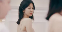 Aktris Korea Selatan, Song Hyekyo, meminta maaf karena kerusakan mobil tetangga akibat pembangunan rumahnya. (Sumber : Instagram @kyo1122)