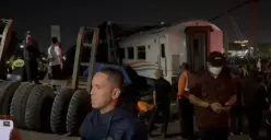 Evakuasi KA Brantas dan Truk Trailer setelah tabrakan pada Selasa, 18 Juli 2023. (Sumber : Dok. Polrestabes Semarang)