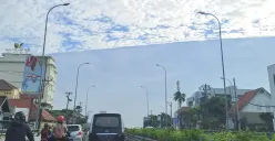 Penampakan awan cirrocumulus di langit Semarang, Selasa 18 Juli 2023. (Sumber : Twitter @mylovefortaekoo)
