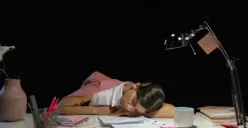 Beratnya Menjadi Workaholic, Hindari Hal-hal Ini Agar Kamu Tidak Kecanduan Kerja yang Merusak