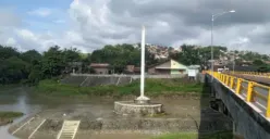 Tugu Suharto yang kerap dipakai untuk ritual kungkum jamas atau berendam di malam 1 Suro oleh warga Semarang. (Sumber : Oomph)