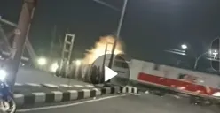 Video kecelakaan kereta api yang menabrak truk di Madukoro, Semarang.