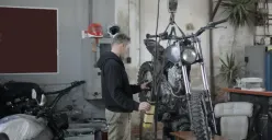 Ilustrasi | Tanda sepeda motor dua tak bekas bakal turun mesin, hindari beli! (Sumber : Pexels/Andrea Piacquadio)