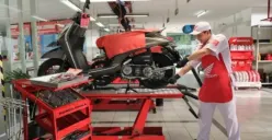 Ilustrasi Perbaikan CVT gredek oleh teknisi AHASS. (Sumber : astra-honda.com)