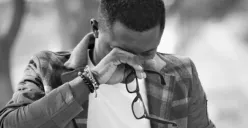 Ilustrasi pria hampir buta karena hendak pecahkan rekor 100 jam menangis (Sumber : Pixabay/victoruzihben)