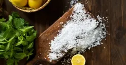 Campuran lemon dan garam bisa dipakai untuk menghapus tato permanen. (Sumber : Freepik)