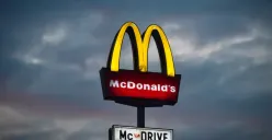 Ilustrasi | Seorang anak mendapatkan Rp 12 miliar dari kecelakaan di McDonalds.