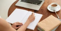 Ilustrasi | 3 Website Untuk Review Jurnal Buat Mahasiswa (Sumber : Freepik/pressfoto)