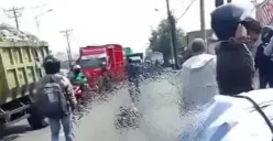 Video Seorang Kakek Tertabrak Motor di Langensari Ungaran, Tergeletak Bersimbah Darah di Jalan