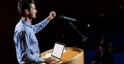 Ilustrasi | 9 trik bahasa tubuh yang digunakan oleh individu karismatik untuk memikat dan membangun hubungan yang kuat. (Sumber : Freepik/wavebreakmedia-micro)